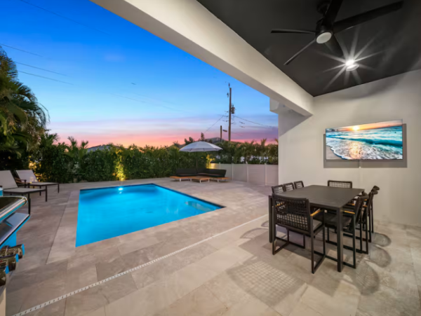 Luxury retreat in Naples - 4-Bedroom Home with Private Pool